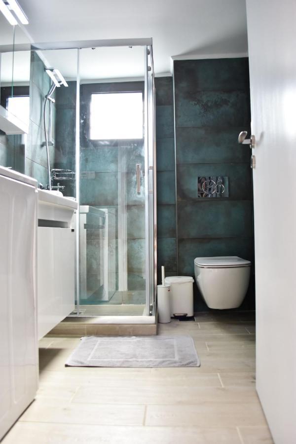 Βright Walled Designed Apt In Glyfada Center Athens Ngoại thất bức ảnh