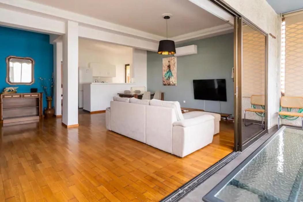 Βright Walled Designed Apt In Glyfada Center Athens Ngoại thất bức ảnh