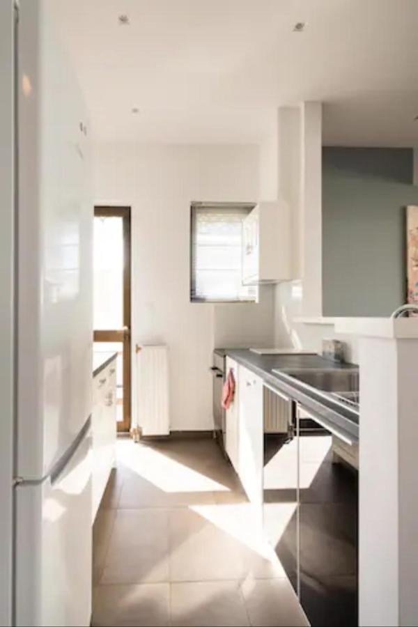 Βright Walled Designed Apt In Glyfada Center Athens Ngoại thất bức ảnh